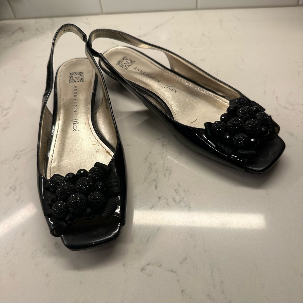 ANNE KLEIN dark navy peep toe slingback low heel w/glitter balls & ribbon on toe
